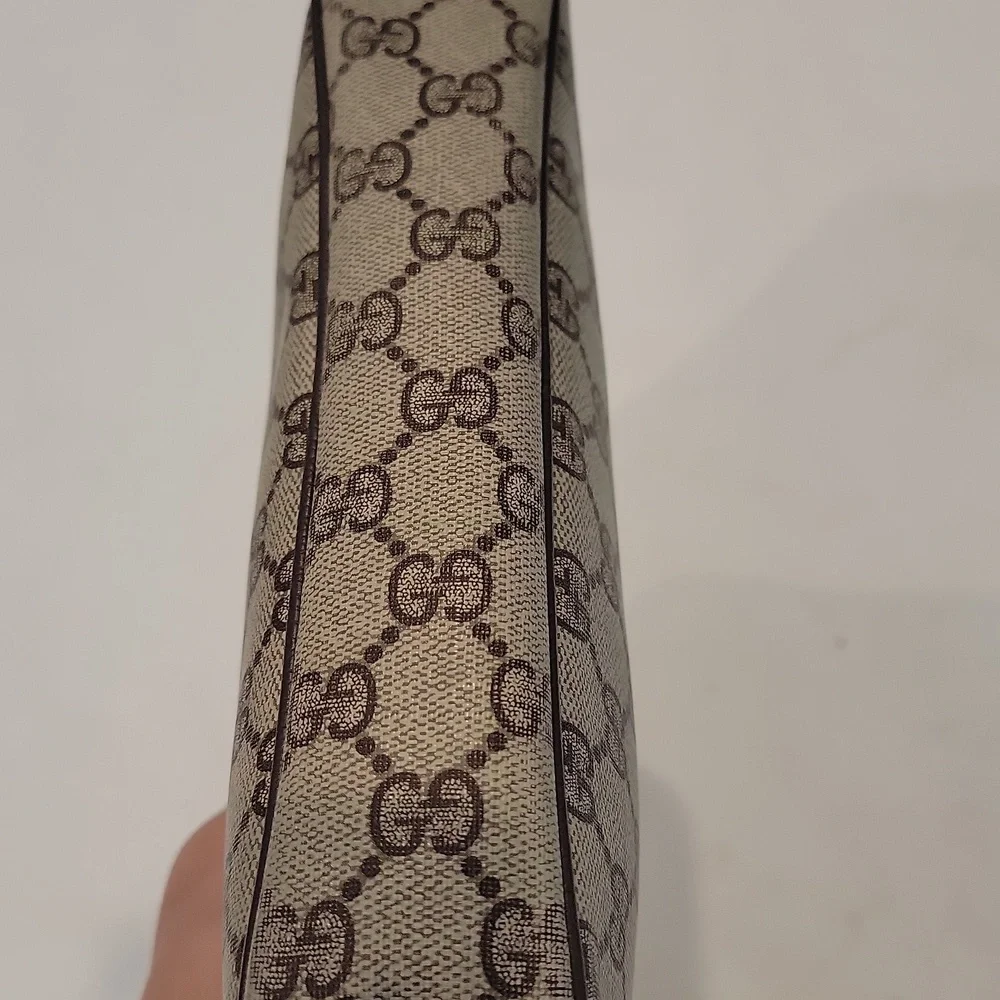 Authentic Gucci pouch - Picture 5 of 9